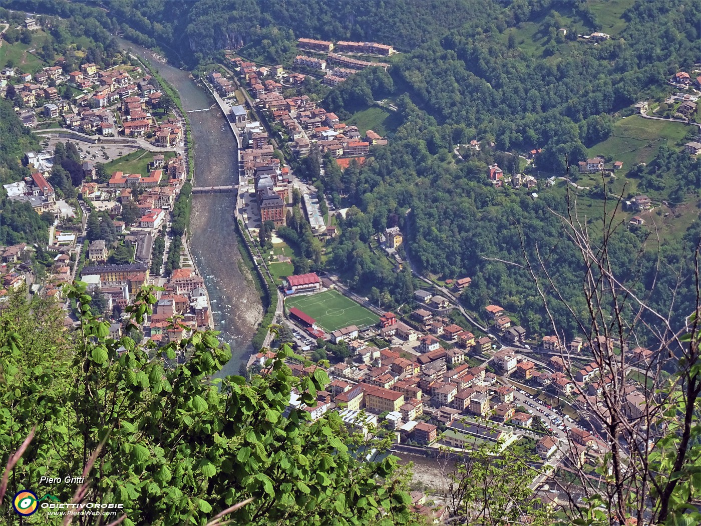 53 Zoom sul centro di San Pellegrino Terme.JPG -                                